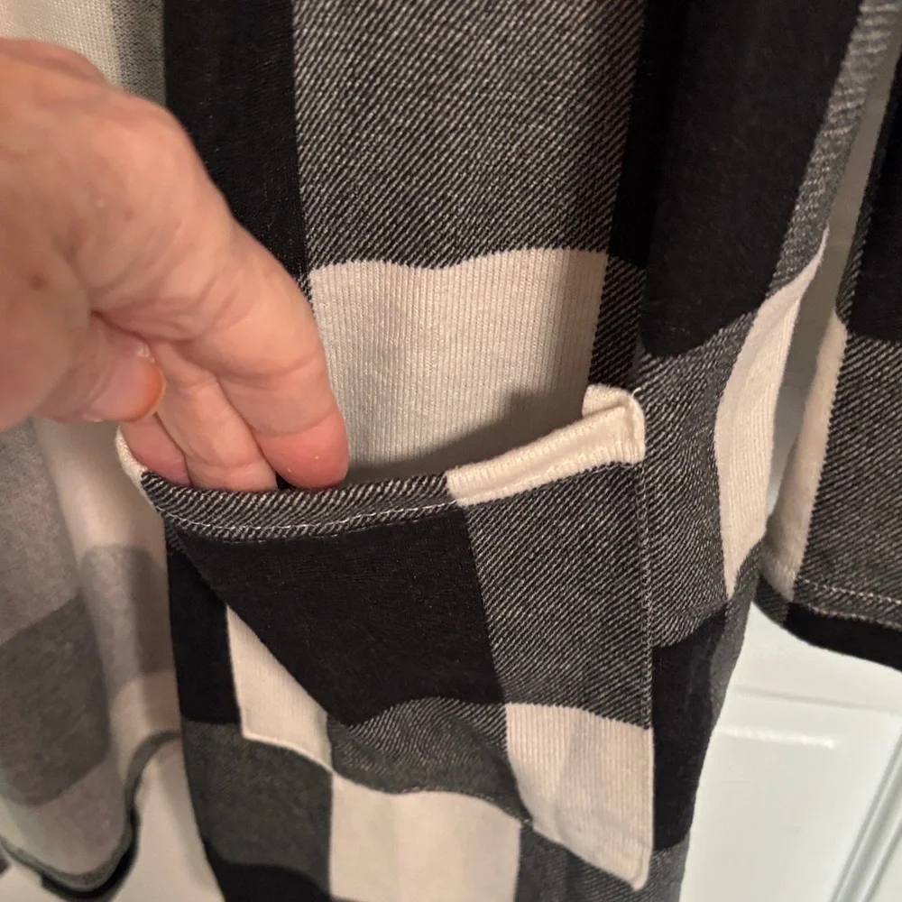 Cozy Black & White Plaid Open-Front Cardigan - Picture 5 of 7